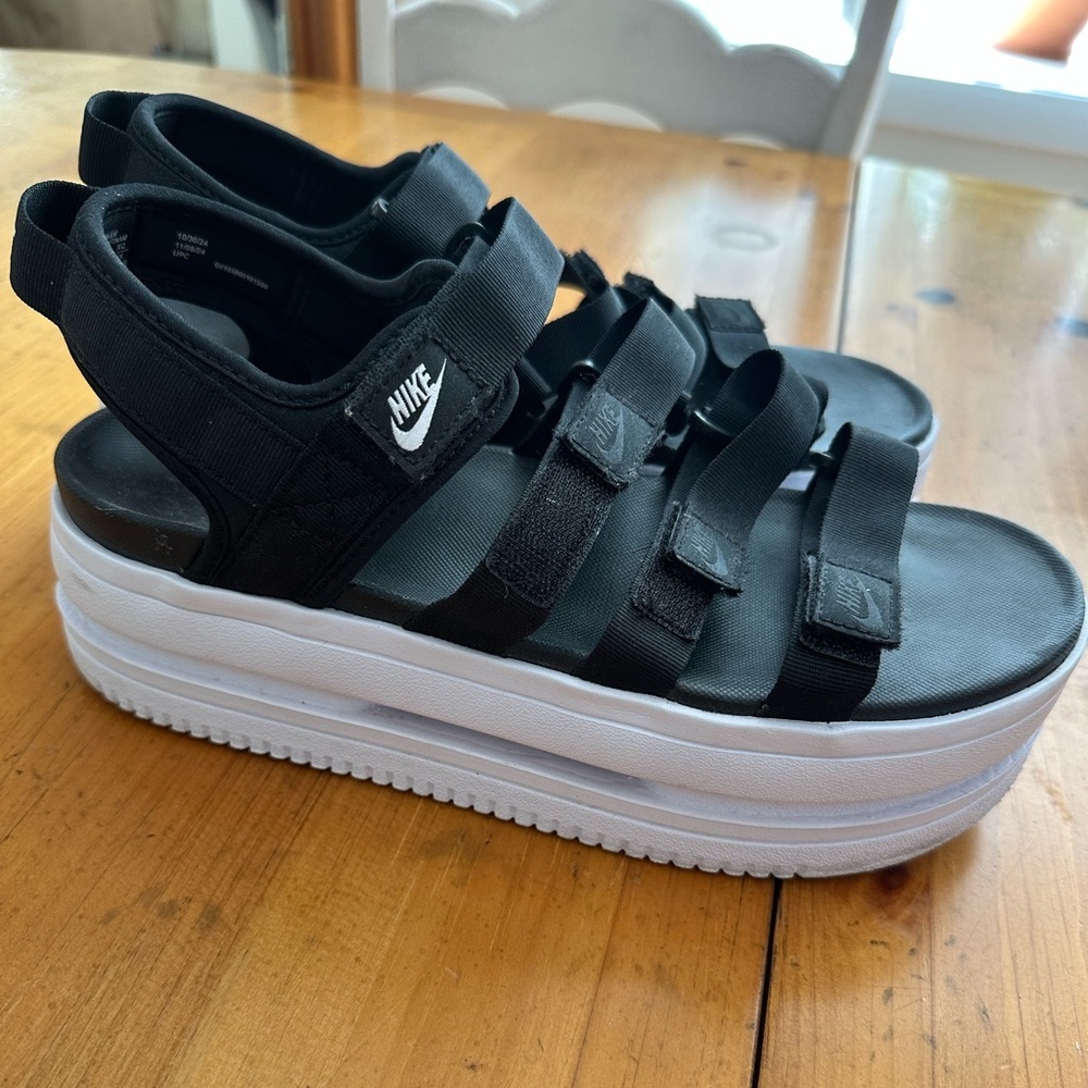 Nike Icon Platform Strap Sandals with Velcro Size 10 Women’s